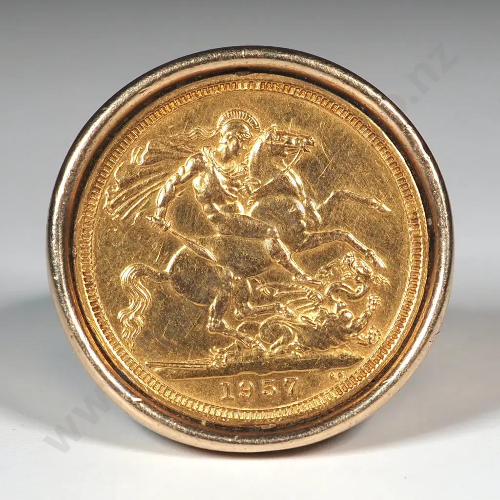 9ct Gold & Full Sovereign Ring Image 1++