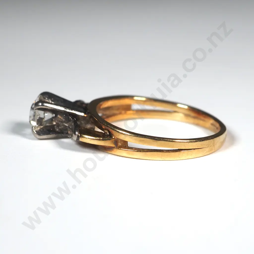 18ct Gold & Large Diamond Ring Valued at $7,800 Image 1++