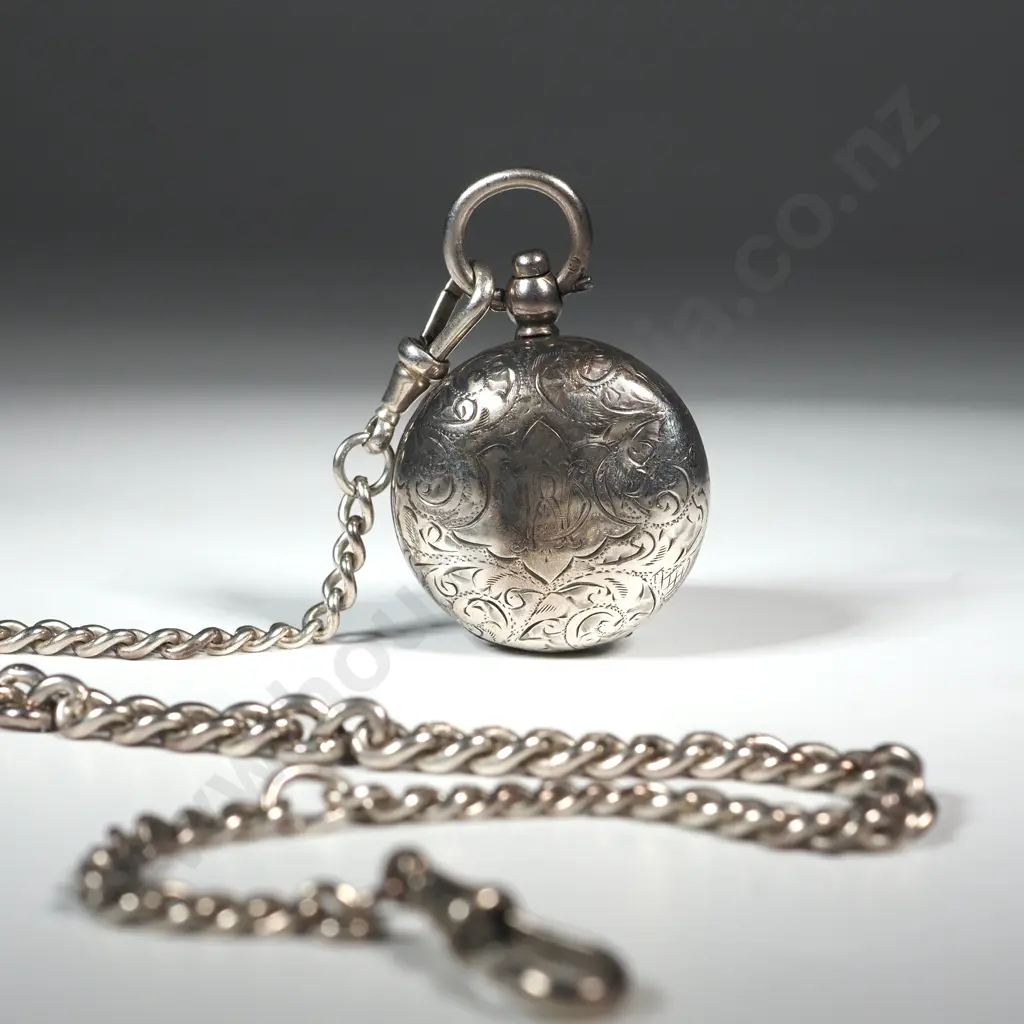 Sterling SIlver Chain & Engraved Sovereign Holder A/F - Image 1++