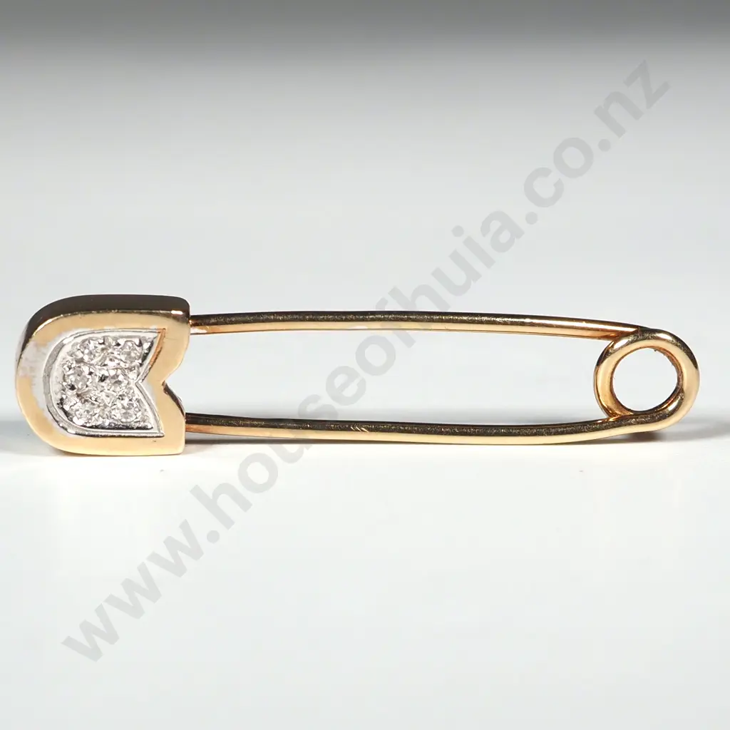 9ct Gold & Diamond Brooch In The Form Of A Safety Pin  Image 1++