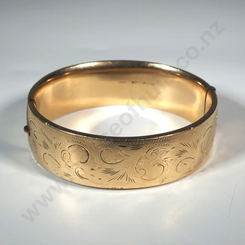 9ct Gold Metal Core Engraved HInged/Snap Bangle. Image 1++