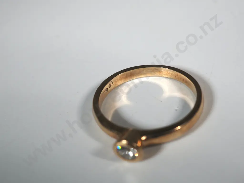 9ct Gold & Solitaire Diamond Ring Image 1++