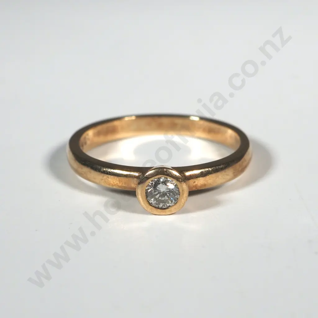 9ct Gold & Solitaire Diamond Ring Image 1++