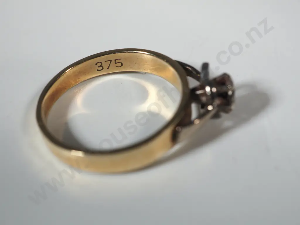 9ct Gold White Gem Ring Image 1++