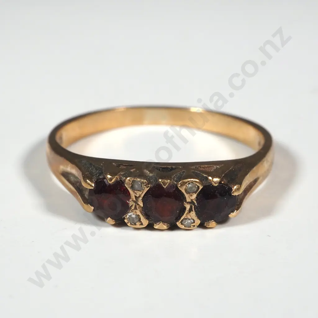 9ct Gold Garnet Ring Image 1++