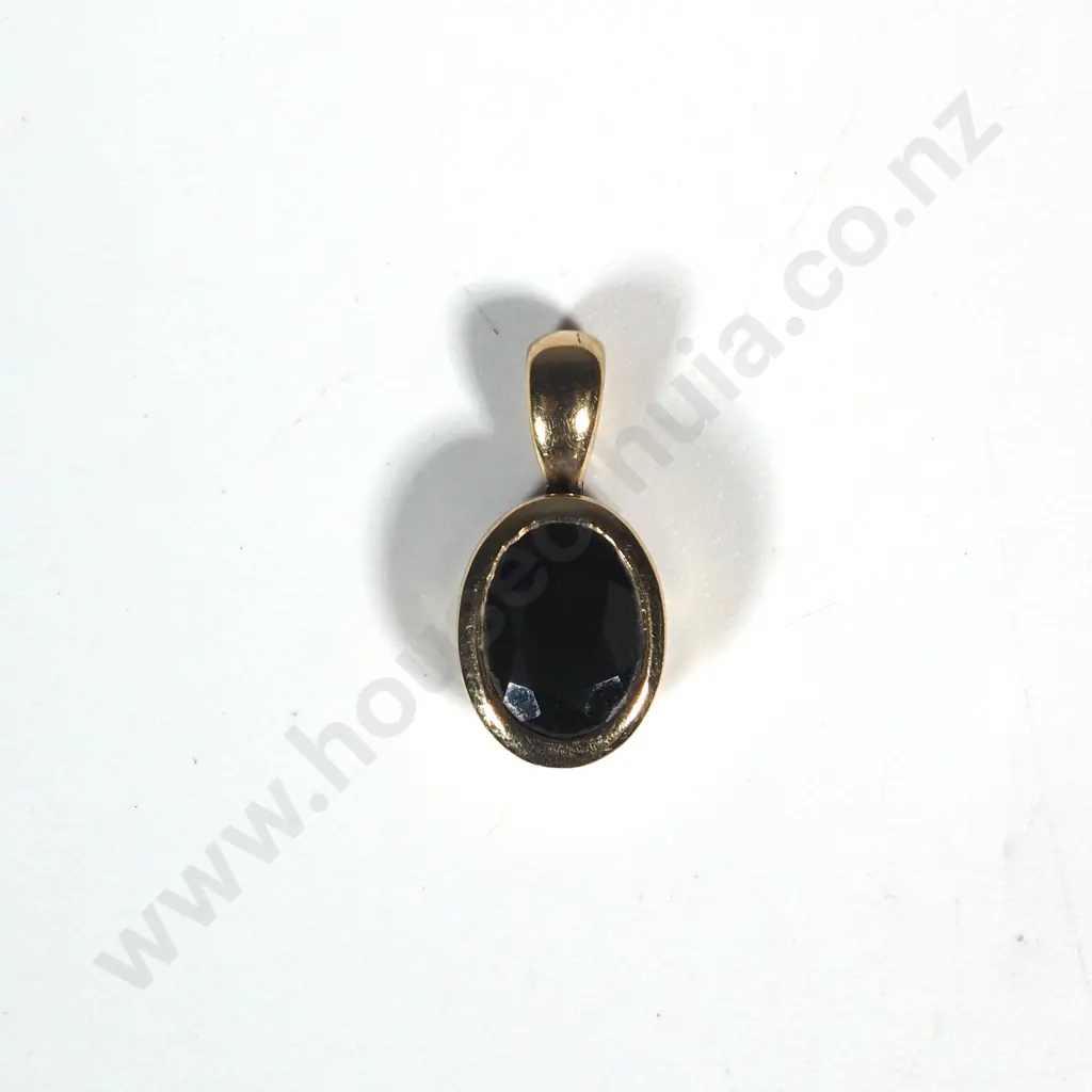 9ct  Gold & Blue Oval Sapphire Pendant  Image 1++