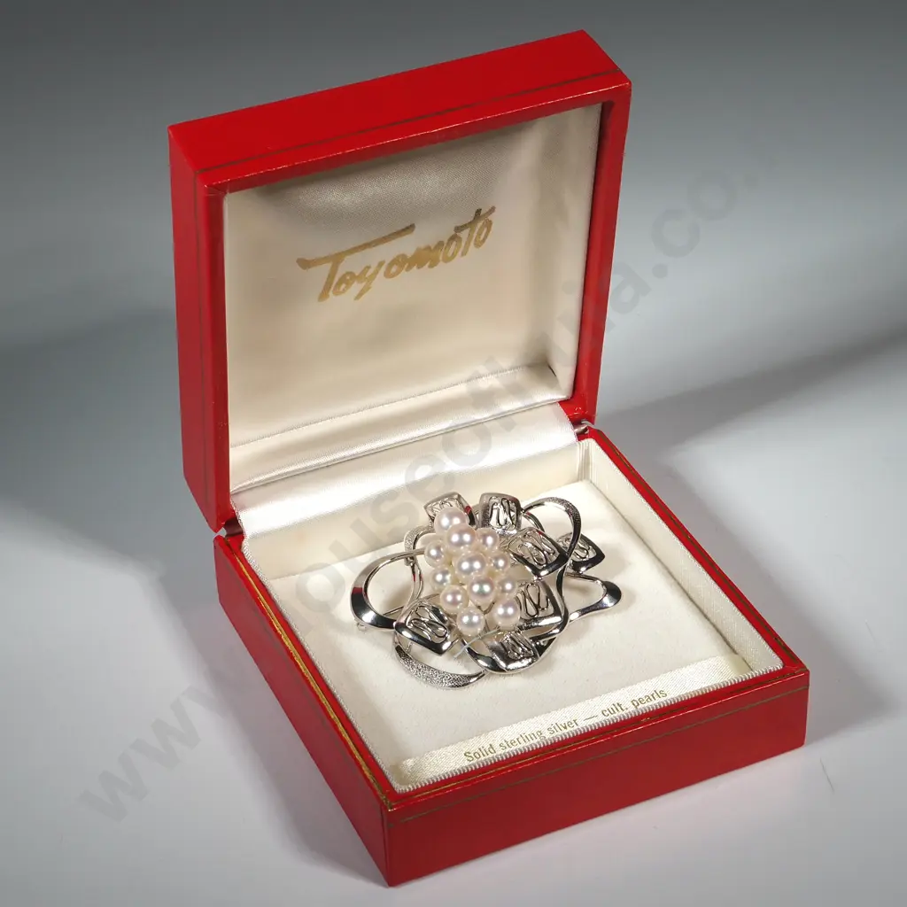 Boxed Toyomoto Sterling Silver & Cultured Pearl Brooch. Image 1++