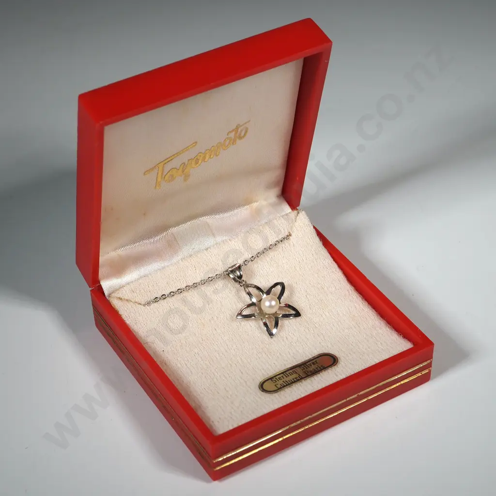 Boxed Toyomoto Sterling Silver Chain & Cultured Pearl Pendant. Image 1++