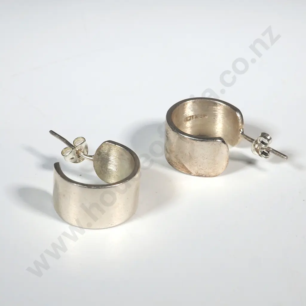 Pair of Heavy Flat Hoop Earrings Image 1++
