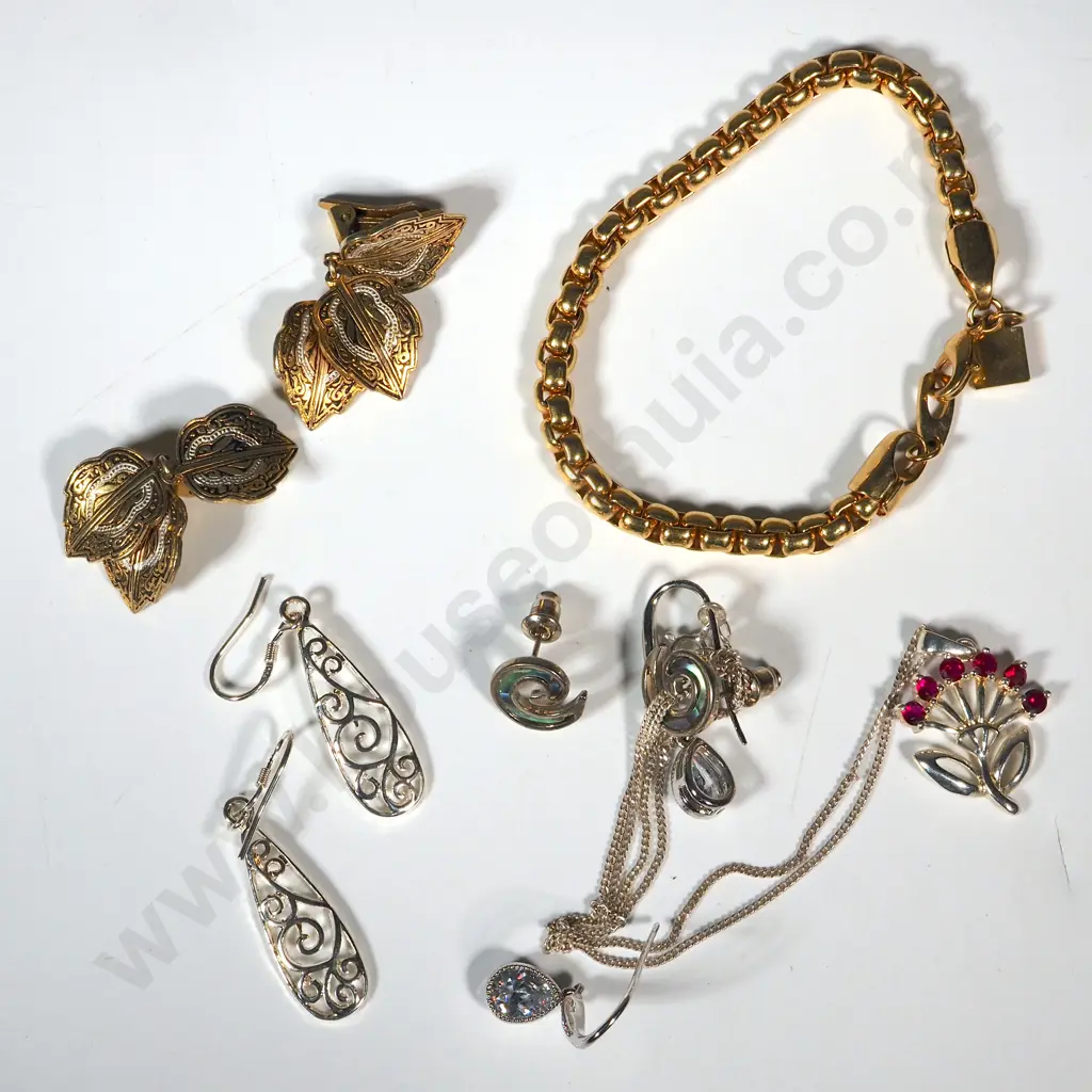 Costume Jewellery To Include Bracelet, Pendant & Four Pairs Of Earrings  Image 1++