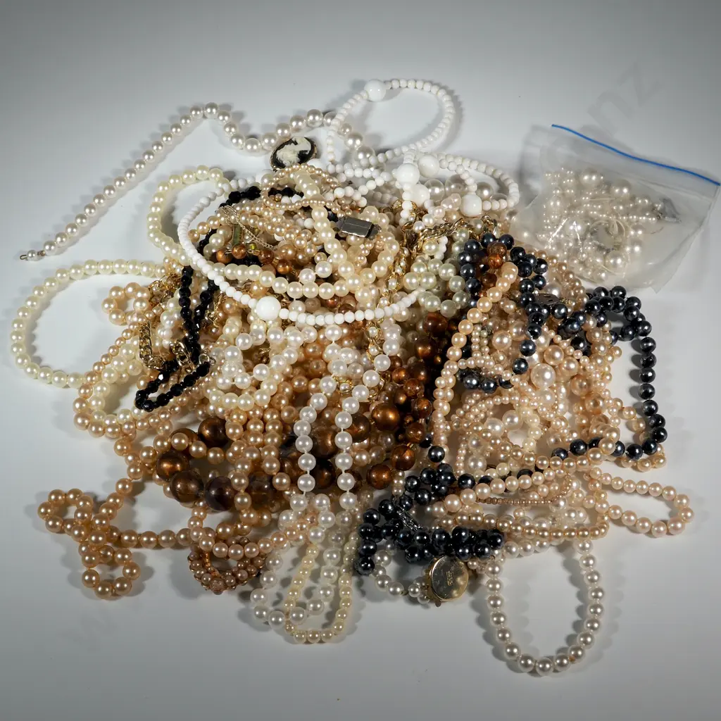 Large Quantity Of Faux Pearls Of Various Sizes  Image 1++