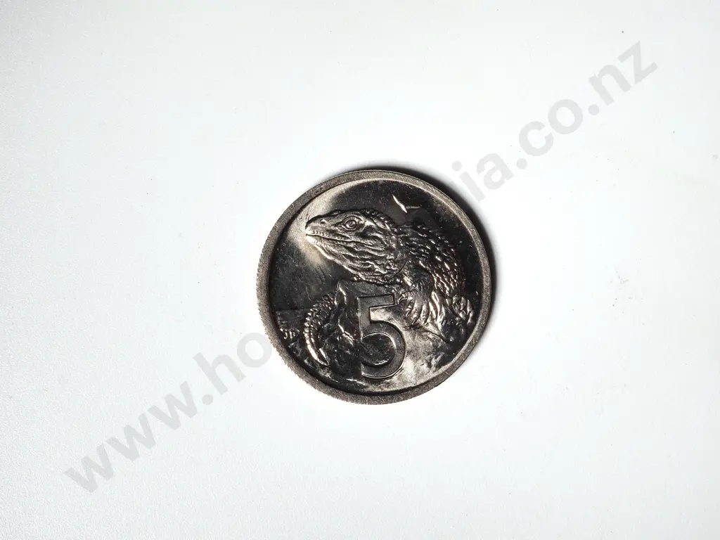 50 X NEW ZEALAND 1973 UNC 5 CENTS COINS Image 1++