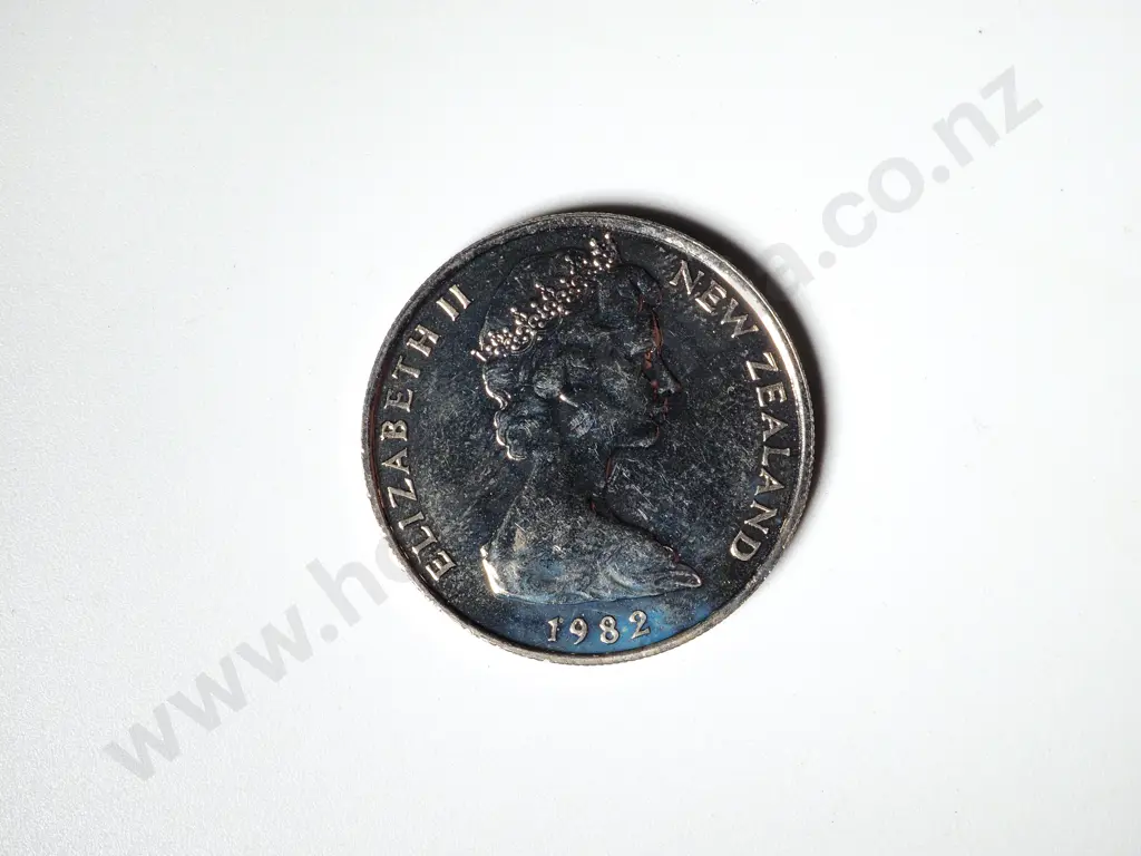 100 X NEW ZEALAND 1982 UNC TEN CENTS COINS Image 1++