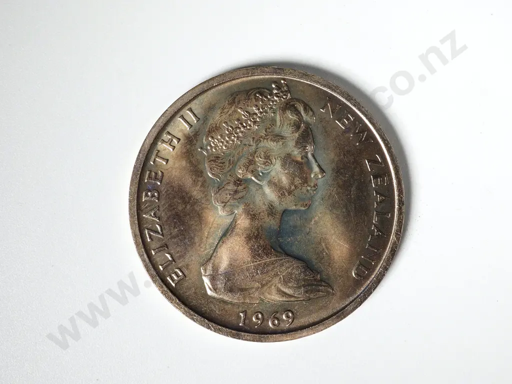 25 X NEW ZEALAND 1969 UNC FIFTY CENTS COINS Image 1++