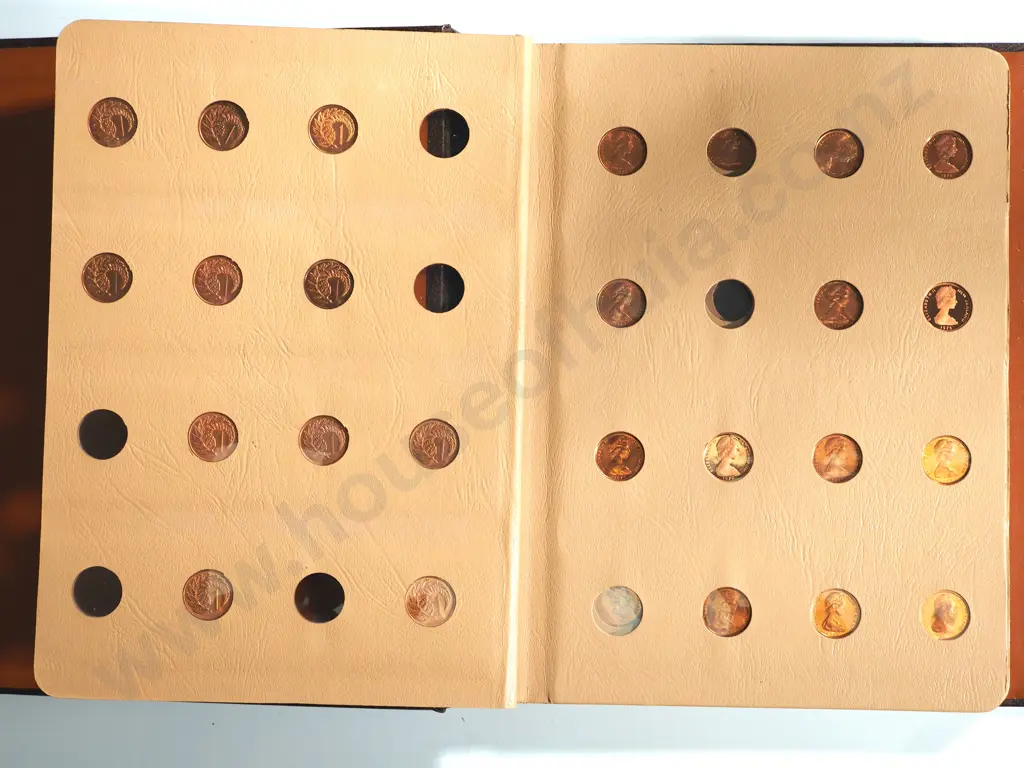 4 X ALBUMS OF NZ DECIMAL COINS 1 CENT TO 10 CENTS 180 COINS Image 1++