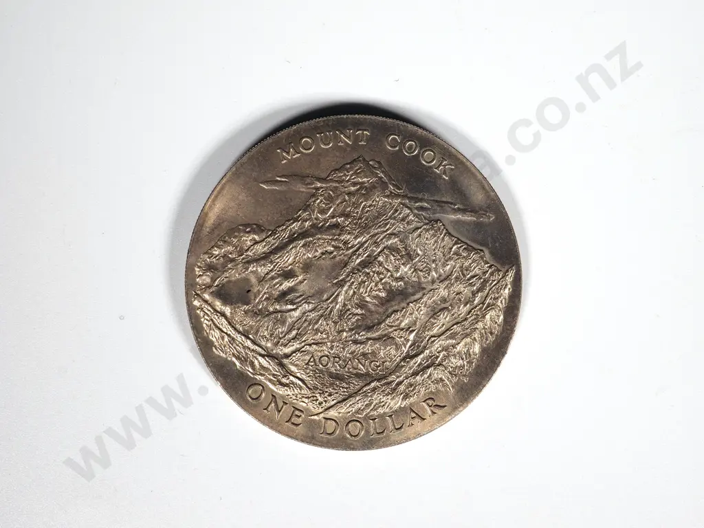 20 x 1970 UNC ONE DOLLAR COINS IN SOUVENIR PACKETS Image 1++