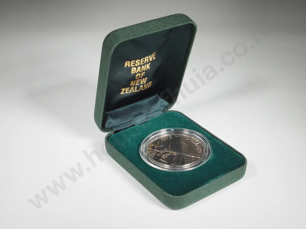 135: 5 X 2001 KERERU UNC FIVE DOLLARS COINS Image 1++