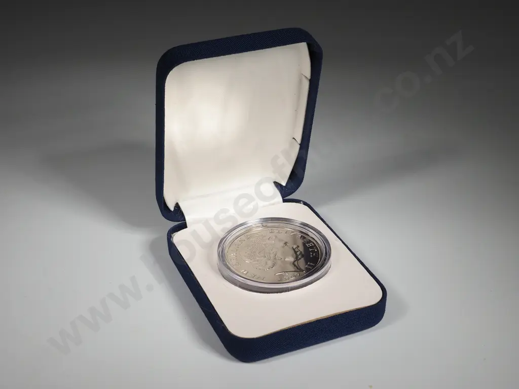 6 X 2002 HECTOR’S DOLPHIN UNC FIVE DOLLARS COINS Image 1++