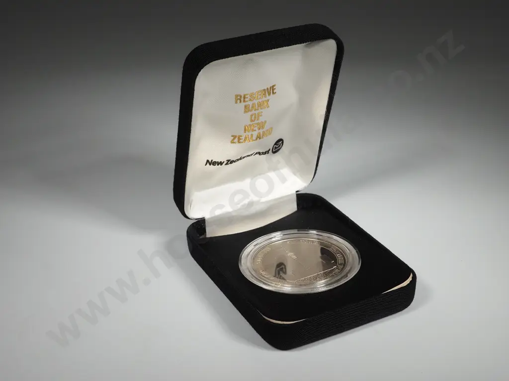 6 X 2002 AUCKLAND SKYTOWER UNC FIVE DOLLARS COINS Image 1++