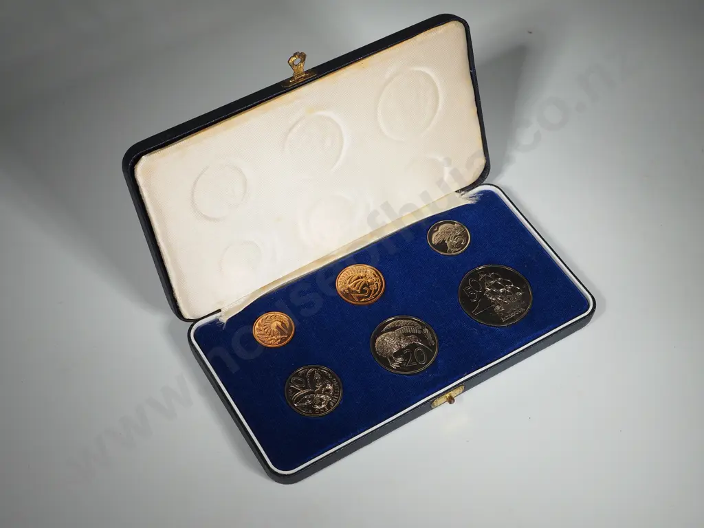 30 X 1968 POLISHED SETS IN PLUSH CASES Image 1++