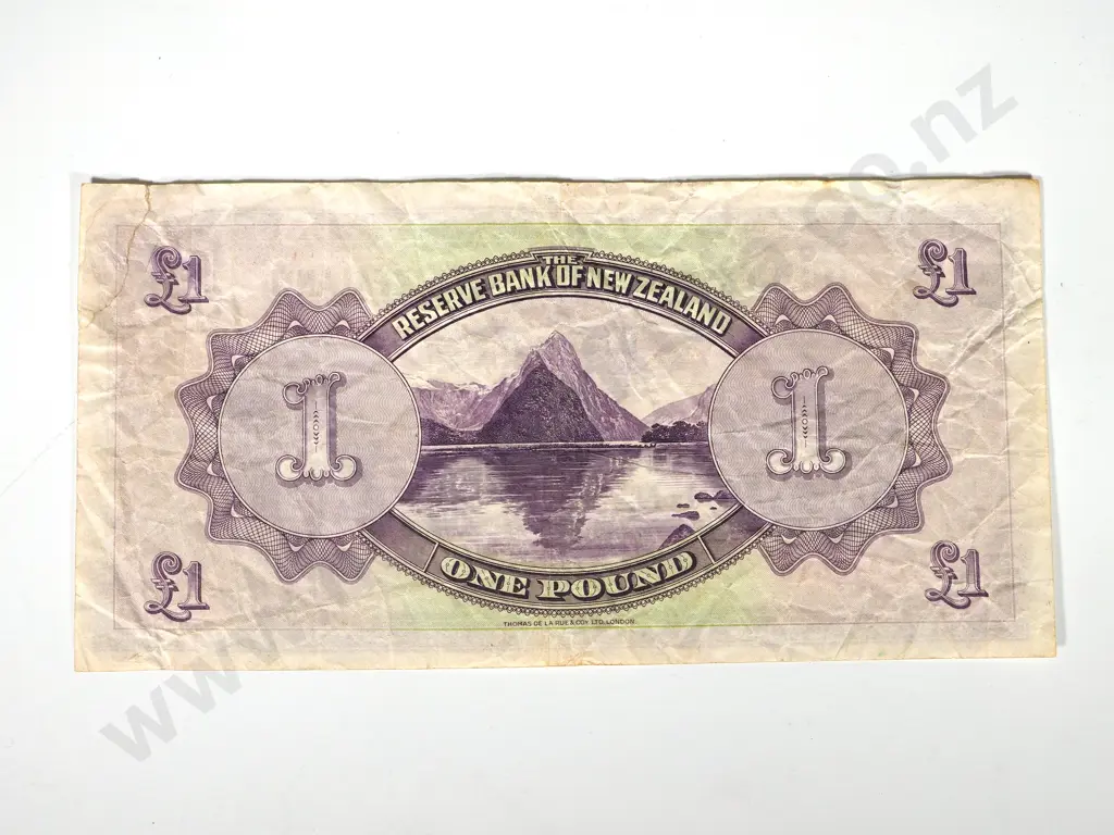 RESERVE BANK OF NEW ZEALAND ONE POUND 1934 Image 1++