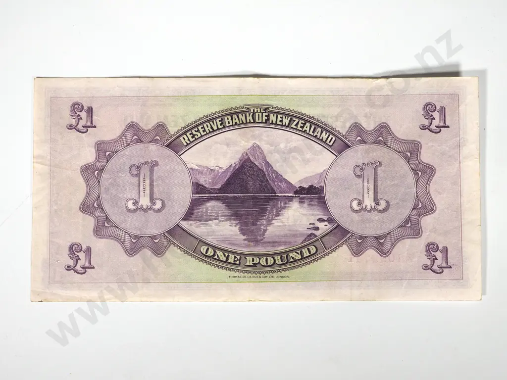 RESERVE BANK OF NEW ZEALAND ONE POUND 1934 Image 1++