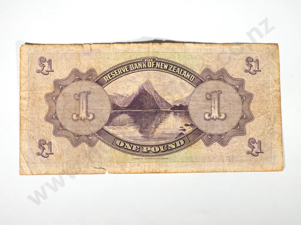 RESERVE BANK OF NEW ZEALAND ONE POUND 1934 Image 1++