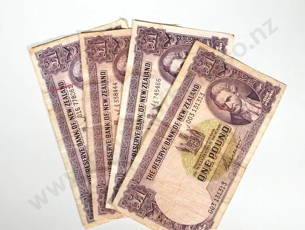 4 X RESERVE BANK OF NEW ZEALAND ONE POUND WILSON Image 1++