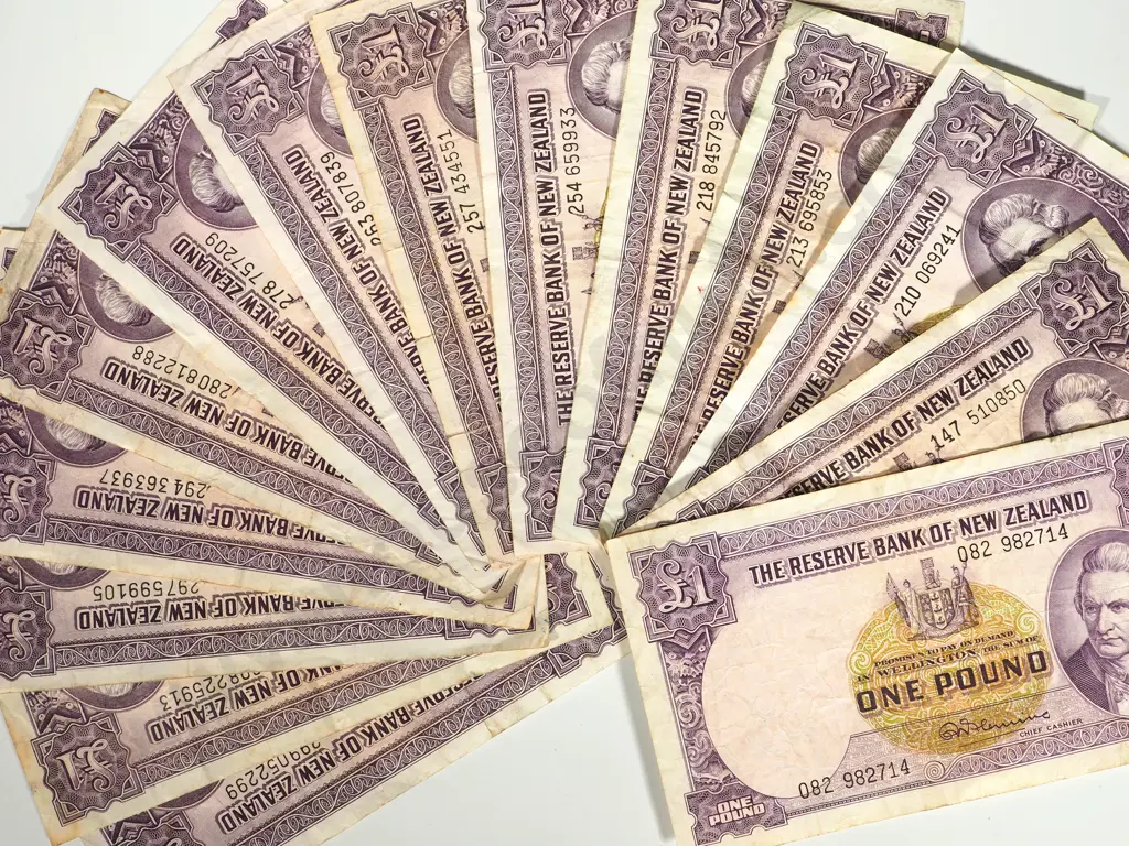 14 X RESERVE BANK OF NEW ZEALAND ONE POUND FLEMING Image 1++