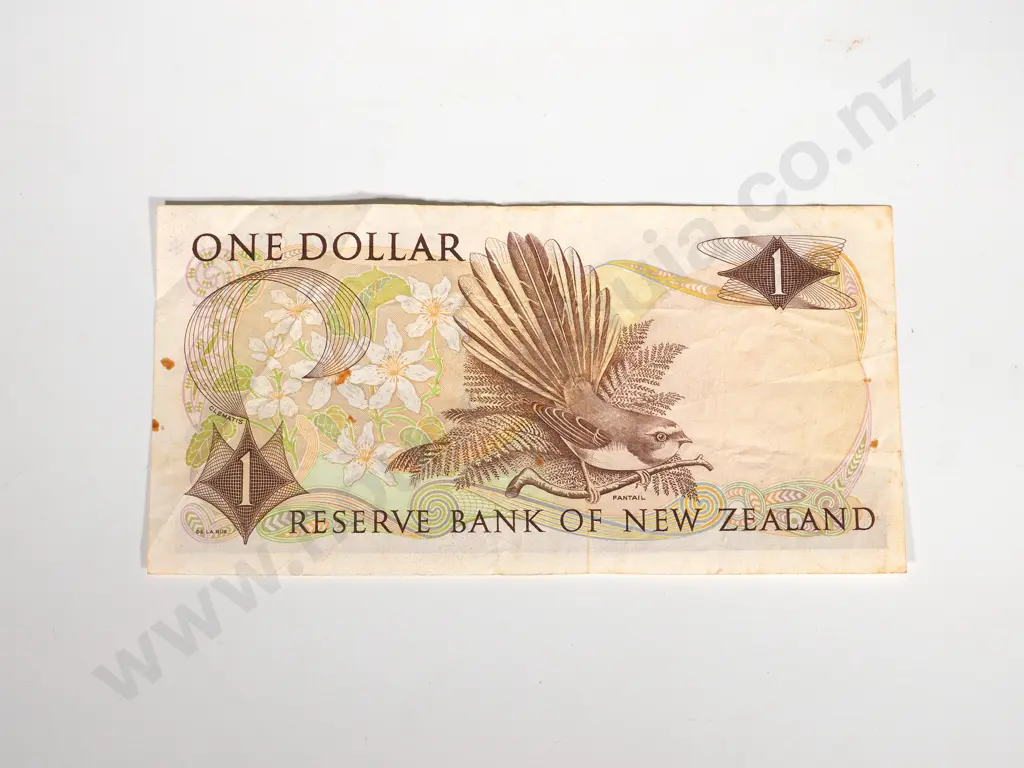 RESERVE BANK OF NEW ZEALAND ONE DOLLAR WILKS STAR VG Image 1++