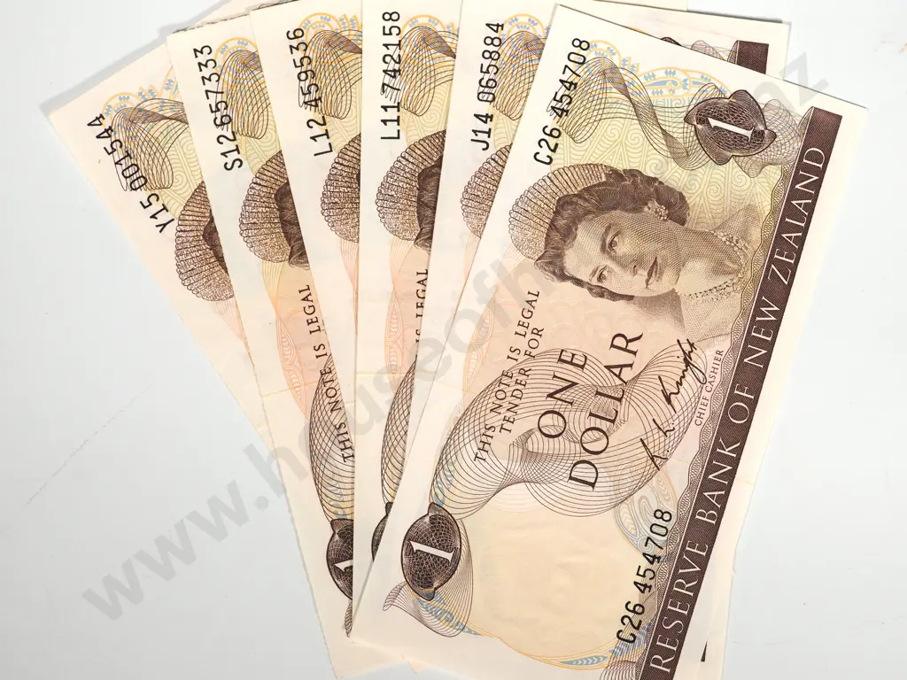 6 X RESERVE BANK OF NEW ZEALAND ONE DOLLAR KNIGHT A.UNC - UNC Image 1++