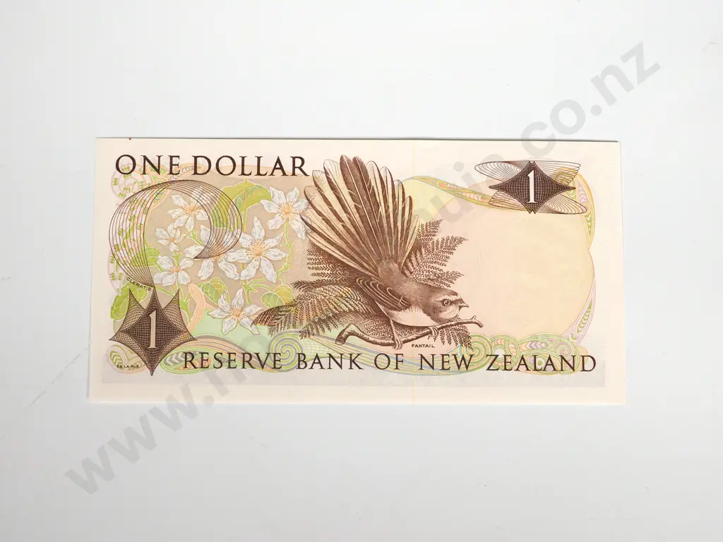 6 X RESERVE BANK OF NEW ZEALAND ONE DOLLAR KNIGHT A.UNC - UNC Image 1++