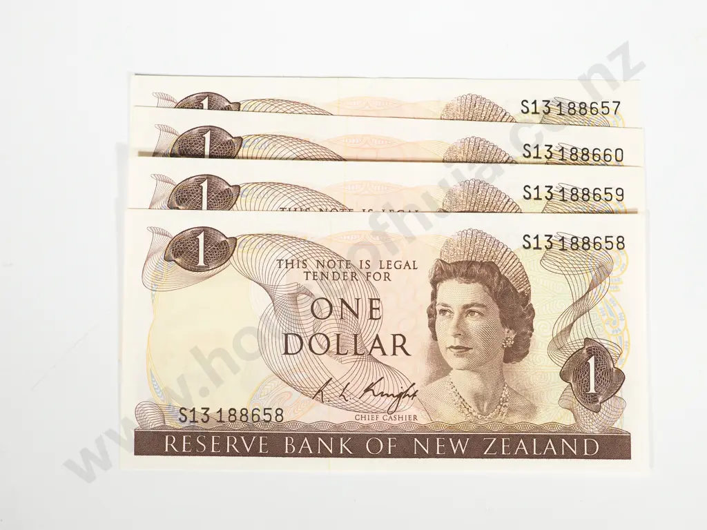 4 X CONSEC RESERVE BANK OF NEW ZEALAND ONE DOLLAR KNIGHT A.UNC Image 1++