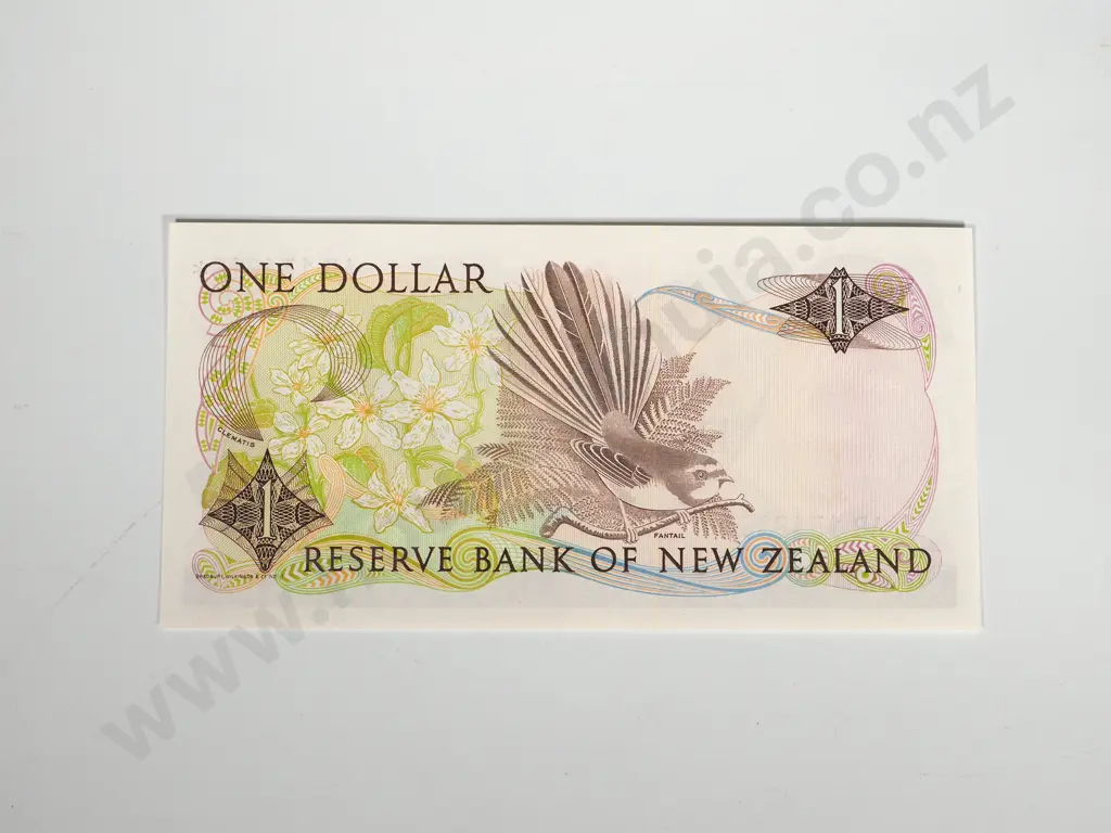 RESERVE BANK OF NEW ZEALAND ONE DOLLAR STAR HARDIE T2 UNC Image 1++