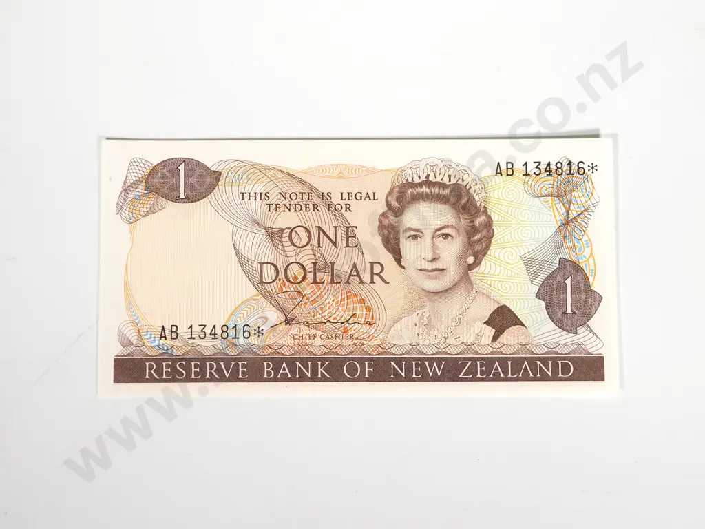 RESERVE BANK OF NEW ZEALAND ONE DOLLAR STAR HARDIE T2 UNC Image 1++