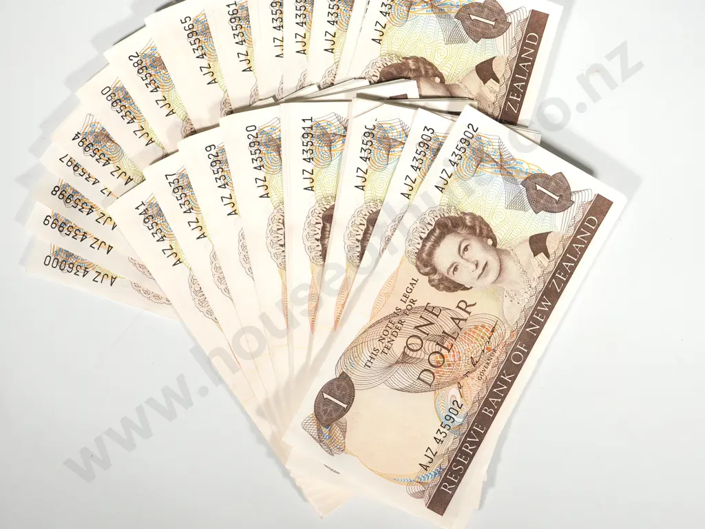 99 X CONSEC RESERVE BANK OF NEW ZEALAND ONE DOLLAR RUSSELL A.UNC Image 1++