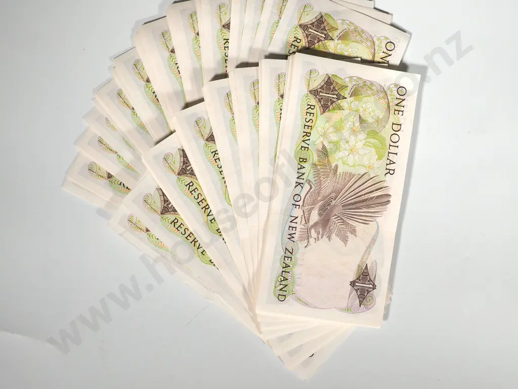 99 X CONSEC RESERVE BANK OF NEW ZEALAND ONE DOLLAR RUSSELL A.UNC Image 1++
