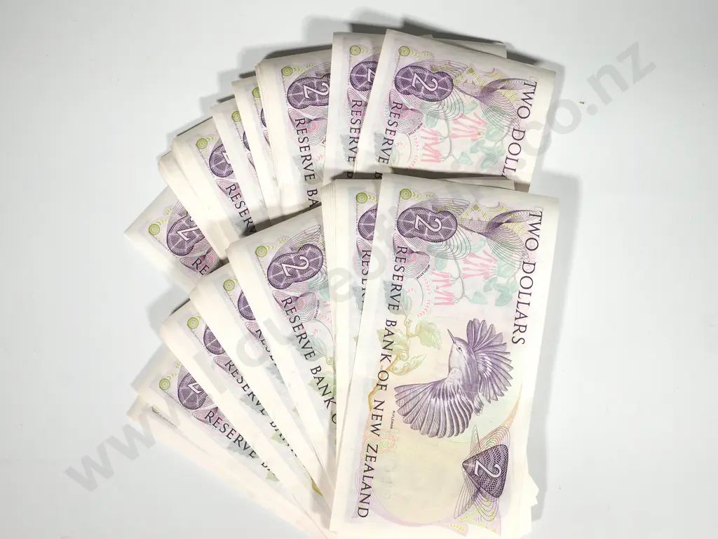 100 X CONSEC RESERVE BANK OF NEW ZEALAND TWO DOLLARS RUSSELL A.UNC Image 1++
