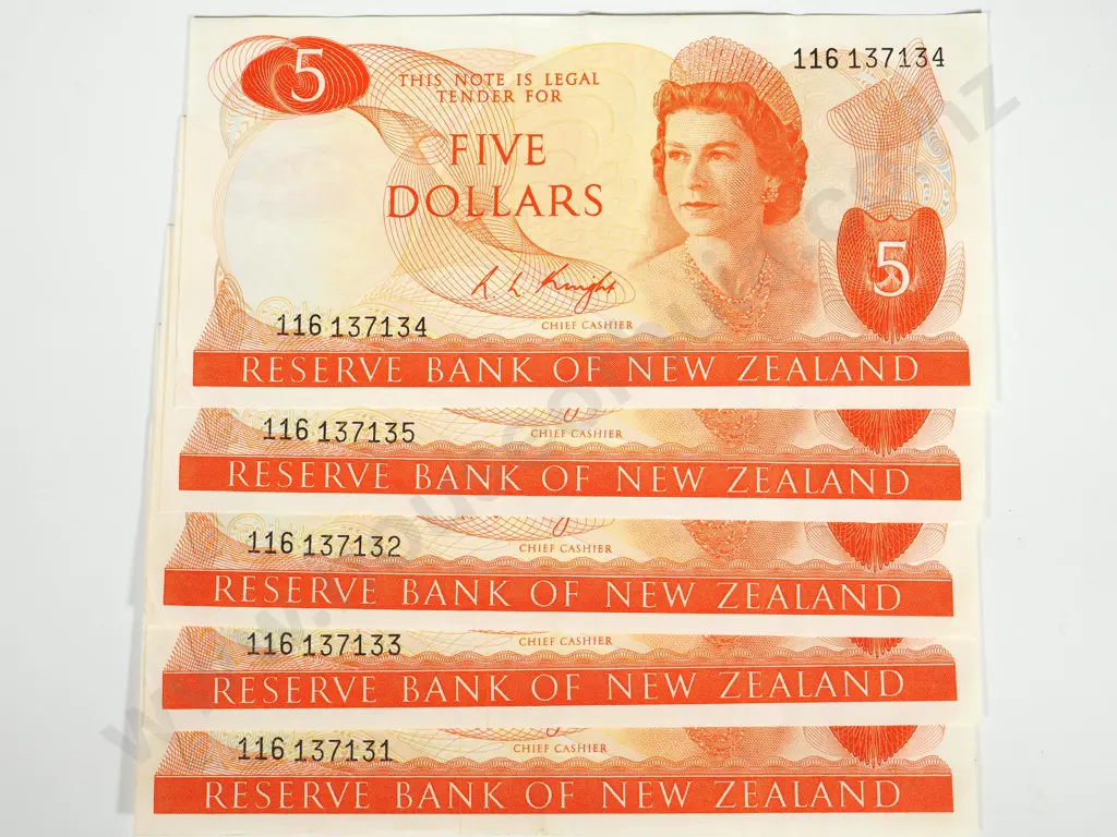 5 X CONSEC RESERVE BANK OF NEW ZEALAND FIVE DOLLARS KNIGHT VF Image 1++