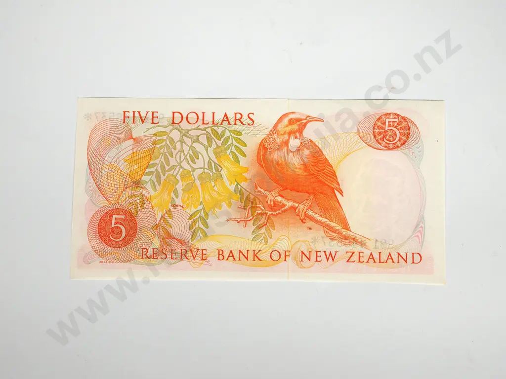 RESERVE BANK OF NEW ZEALAND FIVE DOLLARS STAR KNIGHT UNC Image 1++