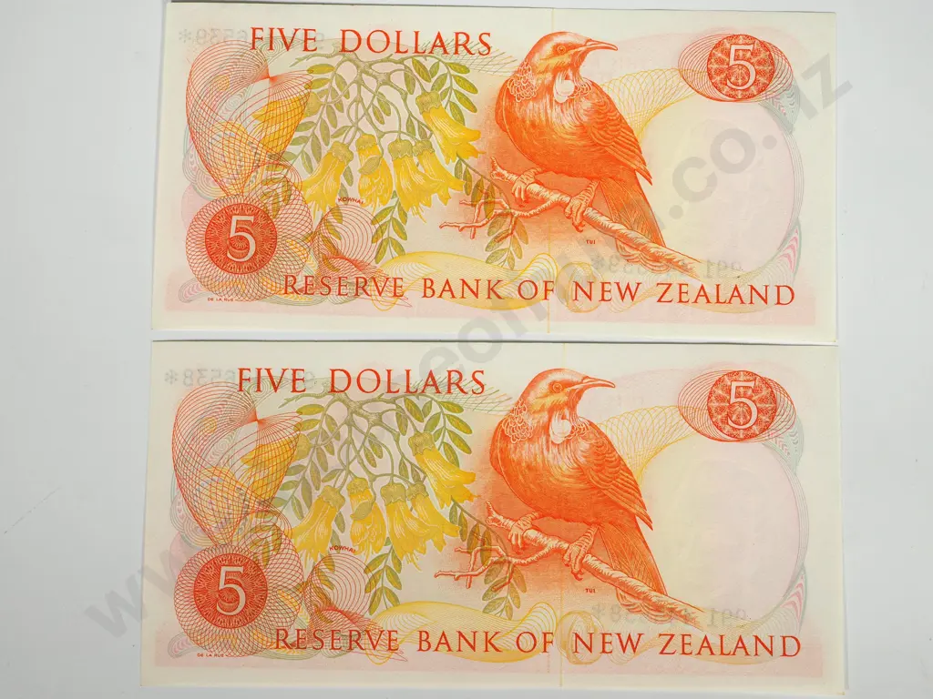 2 X CONSEC RESERVE BANK OF NEW ZEALAND FIVE DOLLARS KNIGHT STAR UNC Image 1++