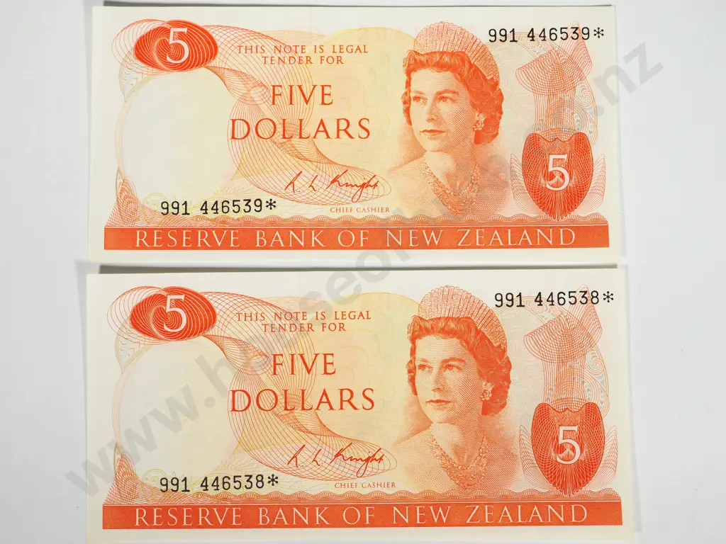 2 X CONSEC RESERVE BANK OF NEW ZEALAND FIVE DOLLARS KNIGHT STAR UNC Image 1++