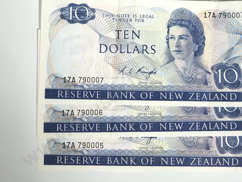 3 X CONSEC RESERVE BANK OF NEW ZEALAND TEN DOLLARS KNIGHT VF Image 1++