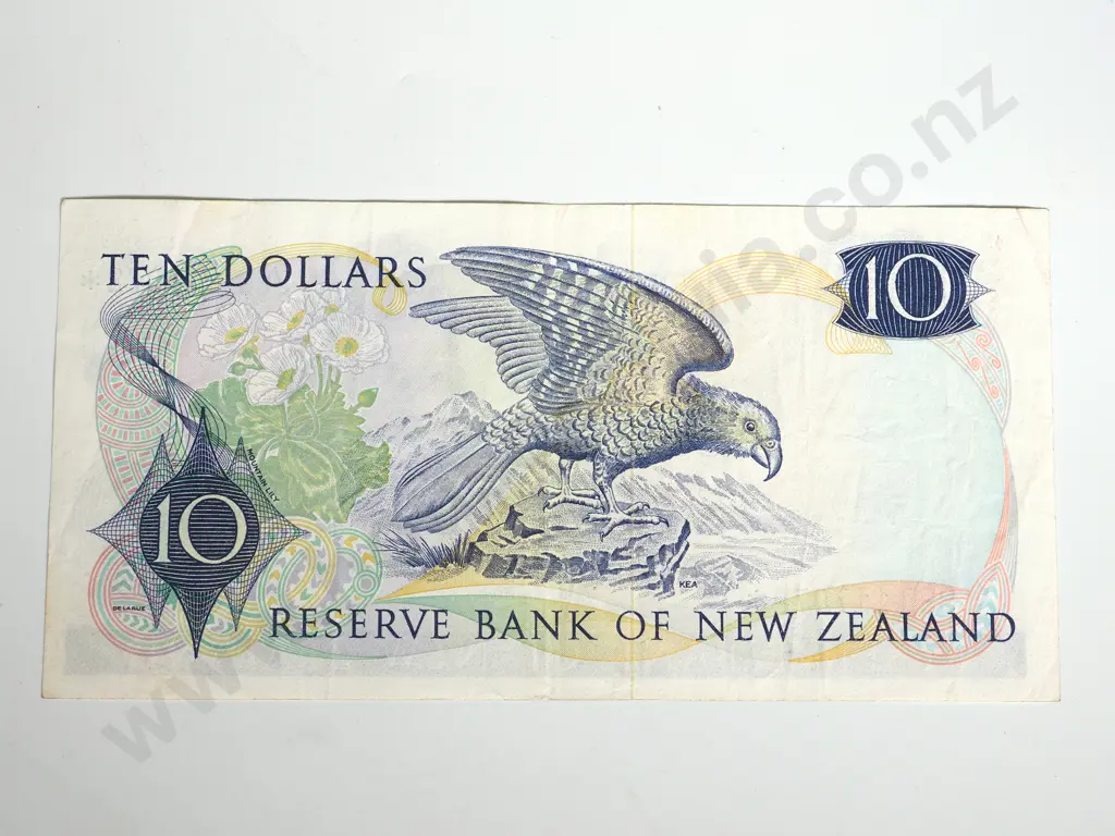 RESERVE BANK OF NEW ZEALAND TEN DOLLARS STAR HARDIE T1 VF Image 1++