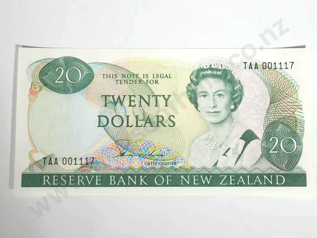 RESERVE BANK OF NEW ZEALAND TWENTY DOLLARS HARDIE T2 UNC 1ST PREFIX Image 1++