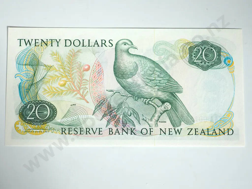 RESERVE BANK OF NEW ZEALAND TWENTY DOLLARS HARDIE T2 UNC 1ST PREFIX Image 1++