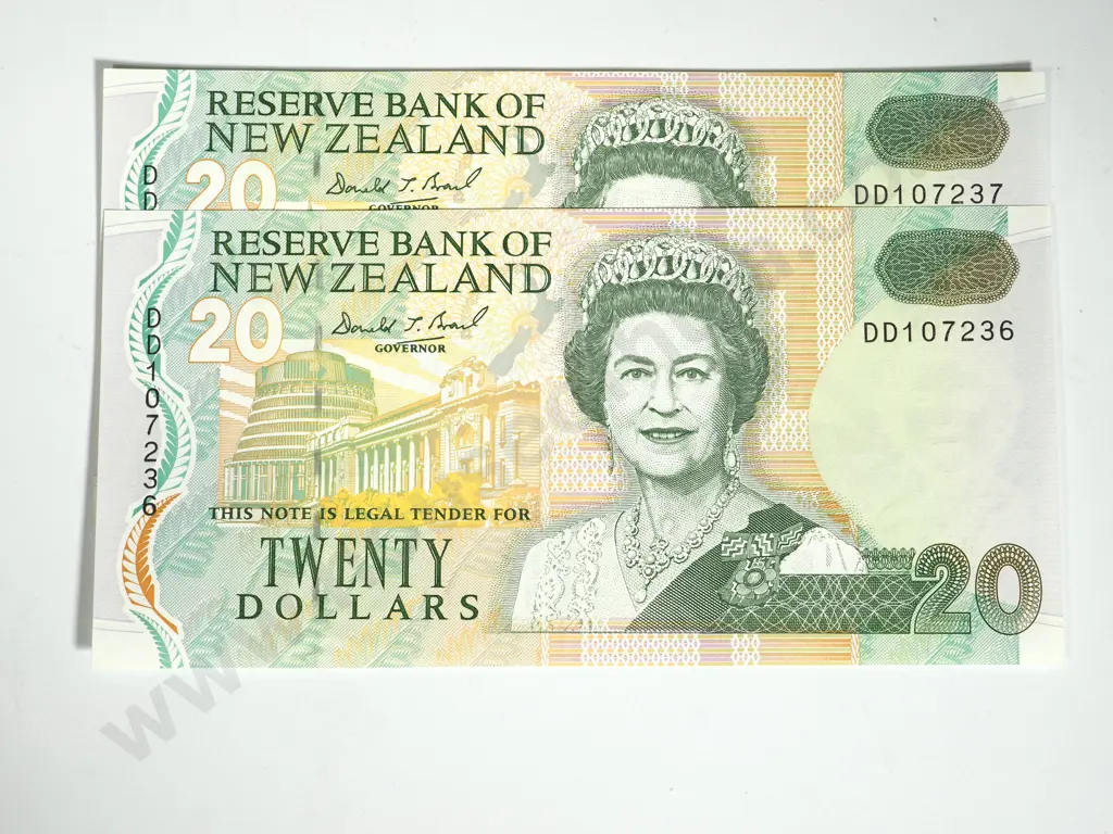 2 X CONSEC RESERVE BANK OF NEW ZEALAND TWENTY DOLLARS BRASH T III UNC Image 1++