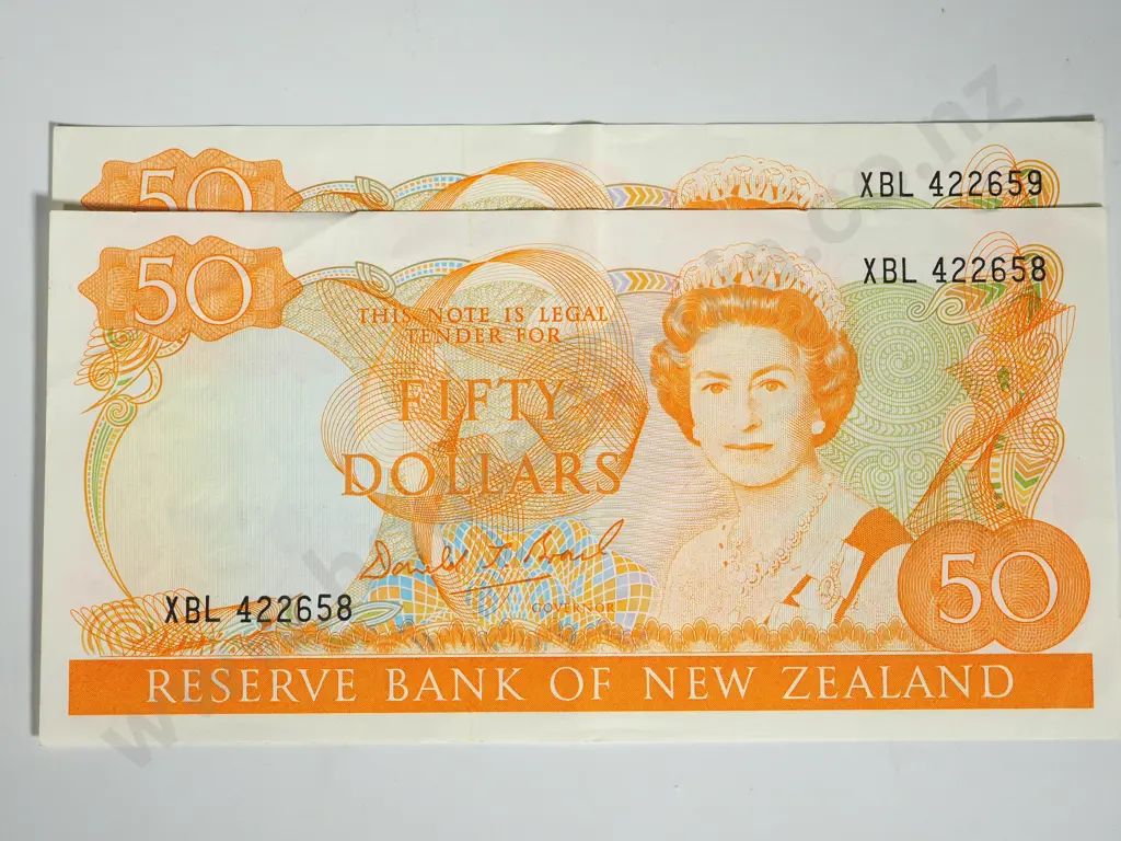 2 X CONSEC RESERVE BANK OF NEW ZEALAND FIFTY DOLLARS BRASH T 1 A.UNC Image 1++