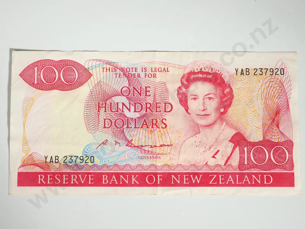 RESERVE BANK OF NEW ZEALAND ONE HUNDRED DOLLARS RUSSELL VF Image 1++