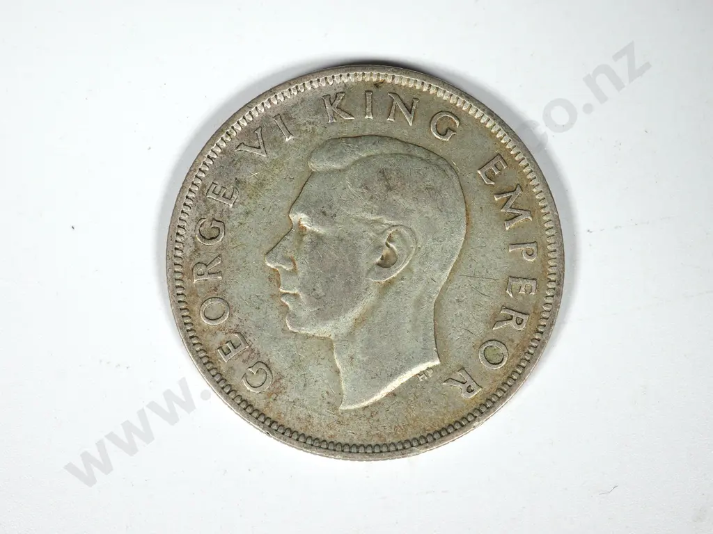 10 X 1944 HALFCROWNS AVE Image 1++